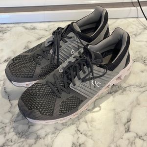 Mens gray on cloud tennis shoes